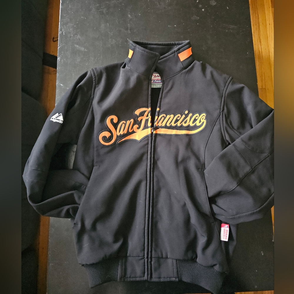 RARE!! SF Giants 'Script' Majestic Therma Base Dugout